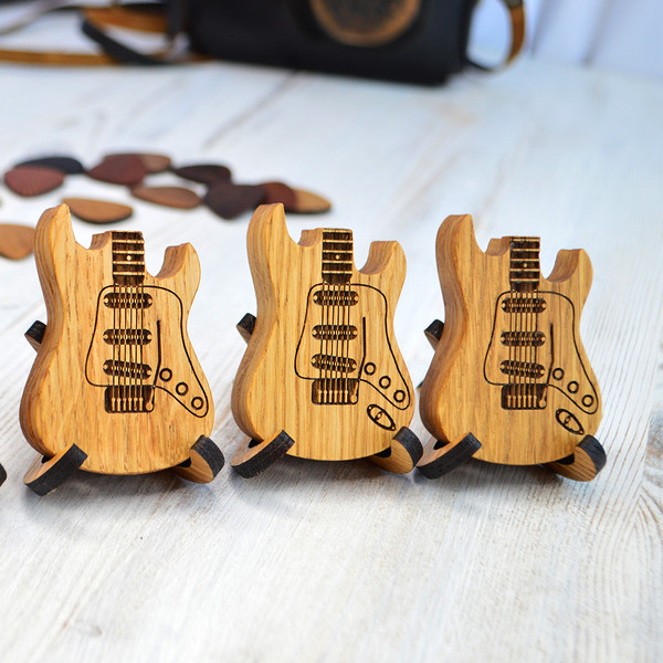 Wooden guitar pick case