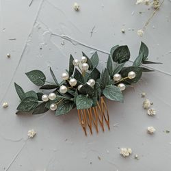 Eucalyptus pearl hair comb Wedding greenery hairpiece Bridal hair piece Dark green headpiece Rustic wedding hairstyle
