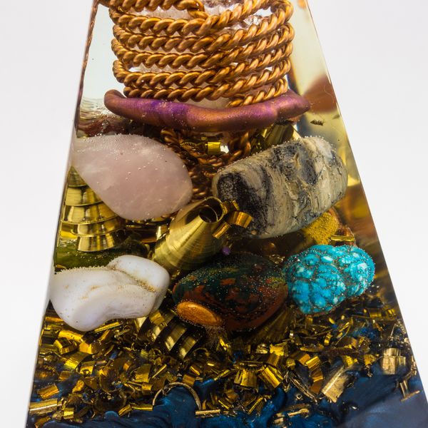 High Orgonite Pyramid with 12 minerals 8.jpg