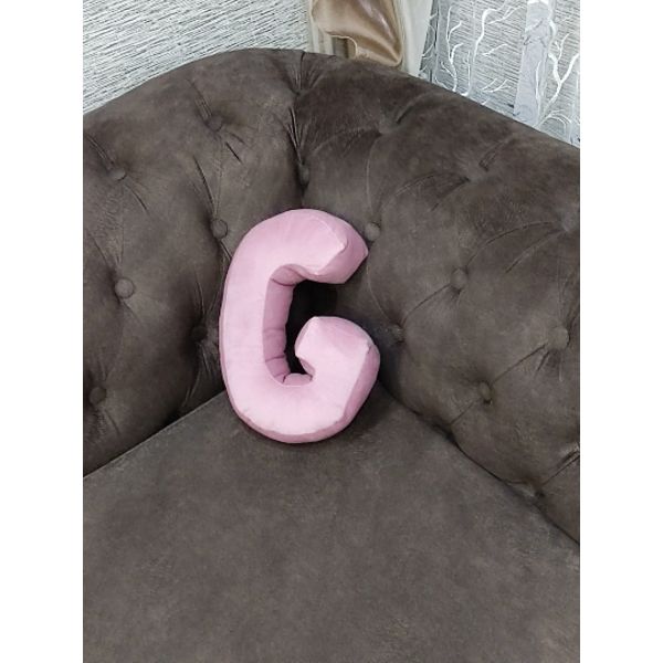 LETTER PILLOW G.png