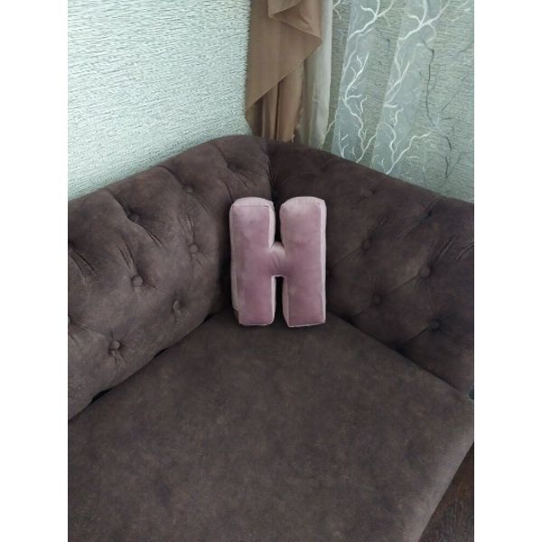 LETTER PILLOW H 5.png