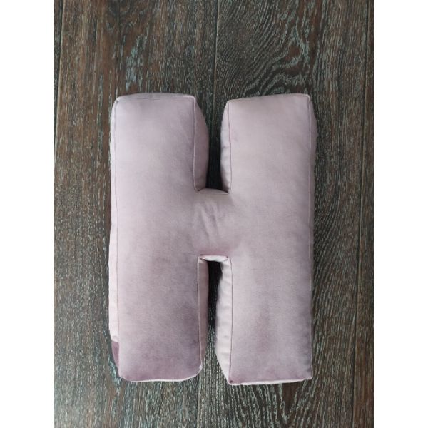 LETTER PILLOW H 4.png