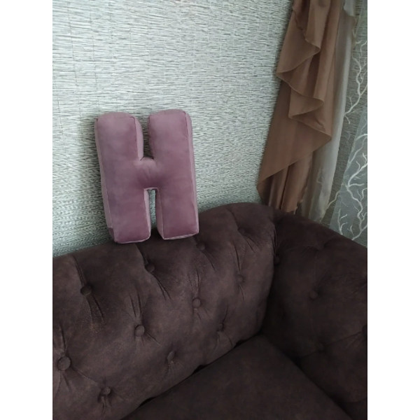 LETTER PILLOW H 3.png