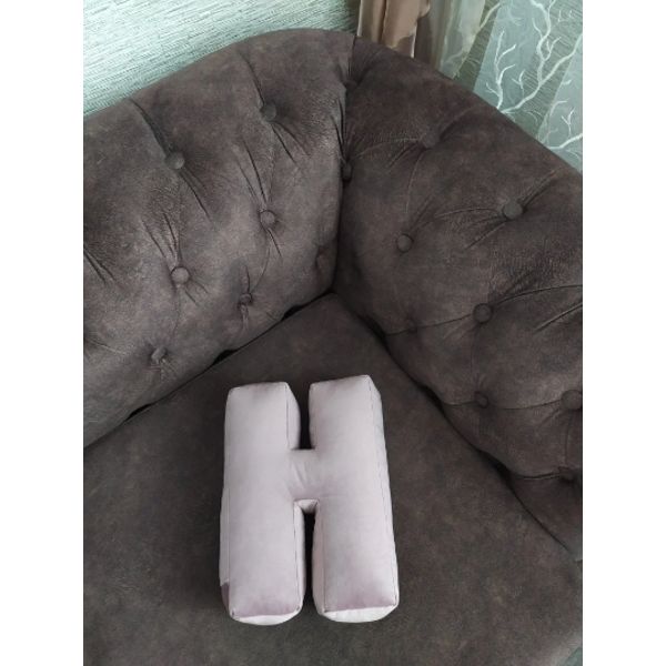 LETTER PILLOW H 2.png