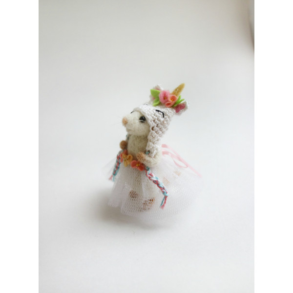white-mouse-wool-sculpture-4
