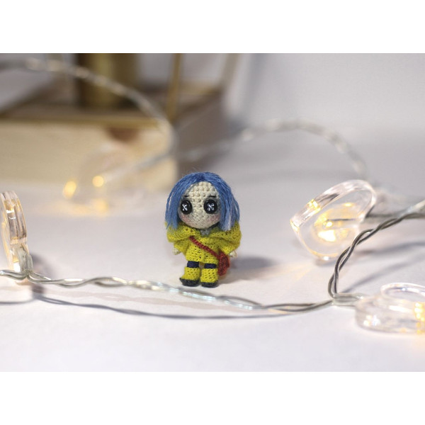 creepy-doll-Coraline-miniature-crochet.jpg