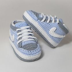 Crochet baby booties grey/blue, fashionable baby shoes, gift for baby boy or girl, coworker baby gift