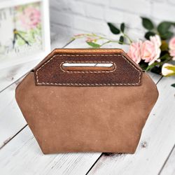 Travel makeup bag personalized leather - Women's embossed cosmetic bag with handle - Leather cosmetic pouch