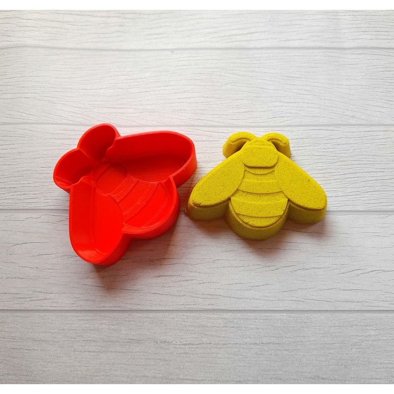Bee Bath Bomb Mold 3D model