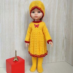 Knitted dress in yellow with red trim. With a hat and tights.