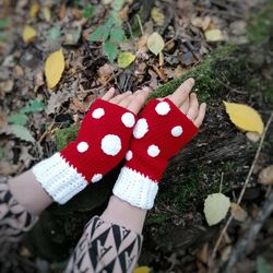Mushroom fingerless gloves, mushroom mittens, girl red gloves, goblincore