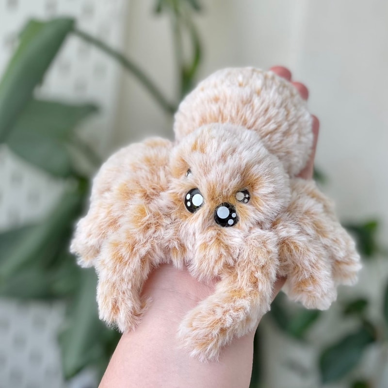 tiny spider brooch toy crochet pattern5.jpg