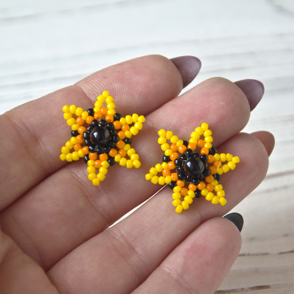 sunflower earrings4.jpg
