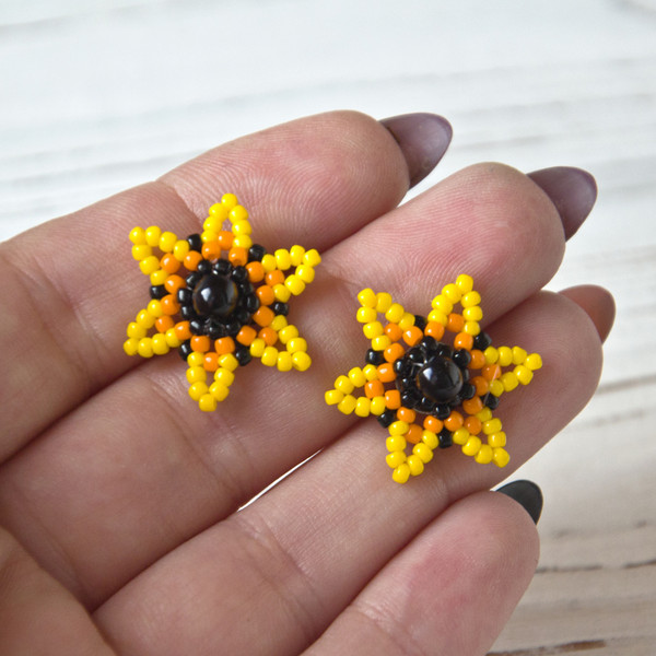 sunflower earrings5.jpg