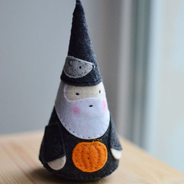 DIY-Felt-Halloween-Gnome