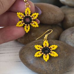 Yellow Sunflower Earrings, Handmade Bead Earrings, Flower earrings, Seed bead earrings, Beadwork earrings