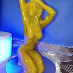 candle girl nio. beeswax candle. beautiful candle.