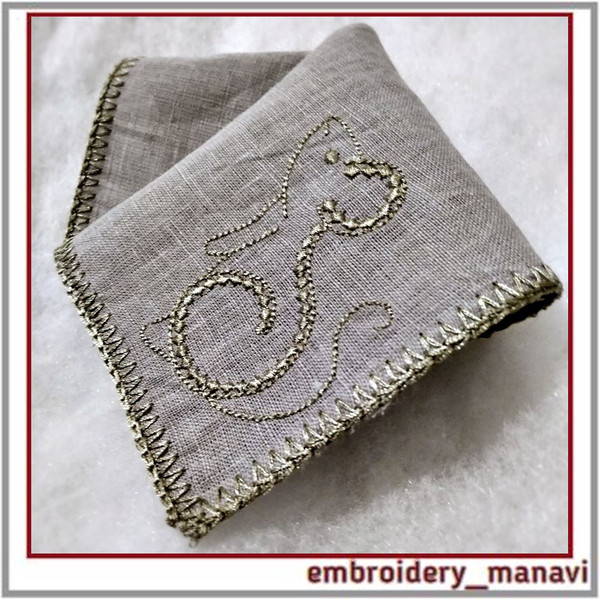 In-the-hoop-embroidery-design-handkerchief-with-a-mouse