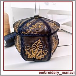 ITH embroidery design of a box with a pattern and a lid