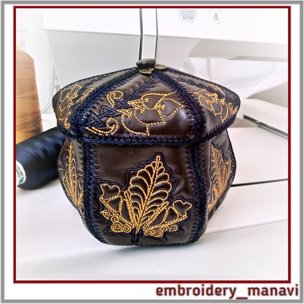 ITH-embroidery-design-of-a-box-with-a-pattern-and-a-lid