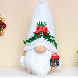 Mistletoe Gnome , Christmas Gnome , Holiday Gnome