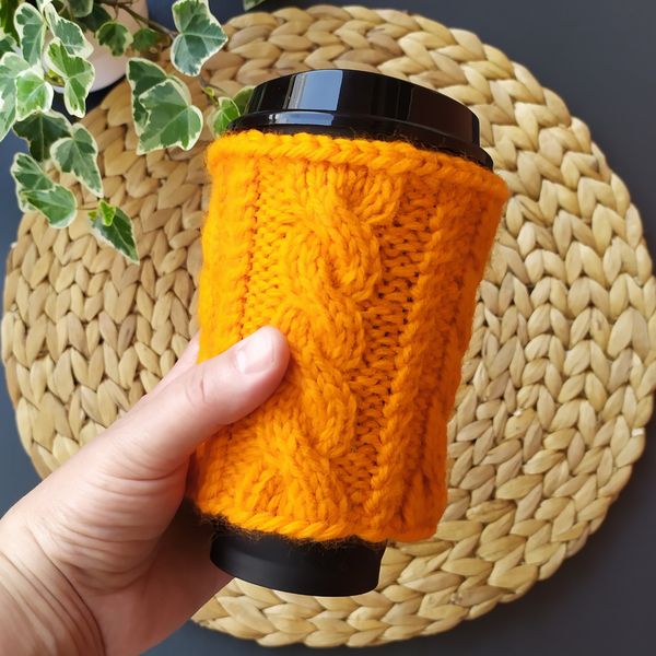 Warm-knitted-accessory-cup-warme-3