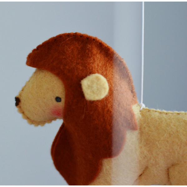 lion-felt-sewing-toy-pattern