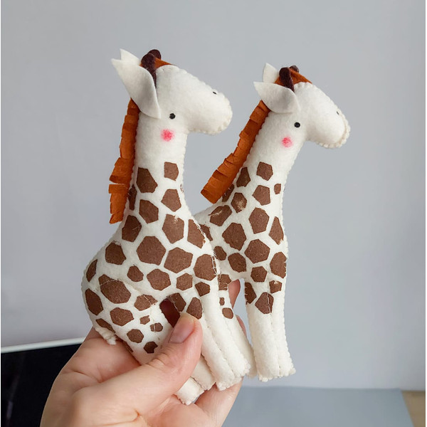 giraffes-felt-sewing-toy-pattern