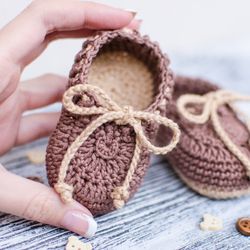 Baby booties moccasins with laces for newborns. Gift for expectant mothers.