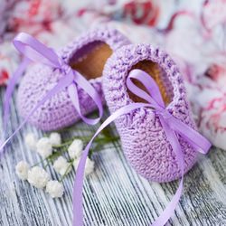 purple baby booties with satin ribbon for baby girl. gift for newborn.