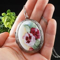 Pansy Flowers Photo Locket Necklace Burgundy Cherry Red White Porcelain Cameo Floral Pendant Necklace Woman Jewelry 8020