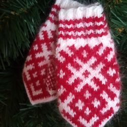Children's hand-knitted wool mittens are very warm with a pattern
