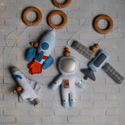 Space hanging baby gym, felt planet and astronaut for space nursery.