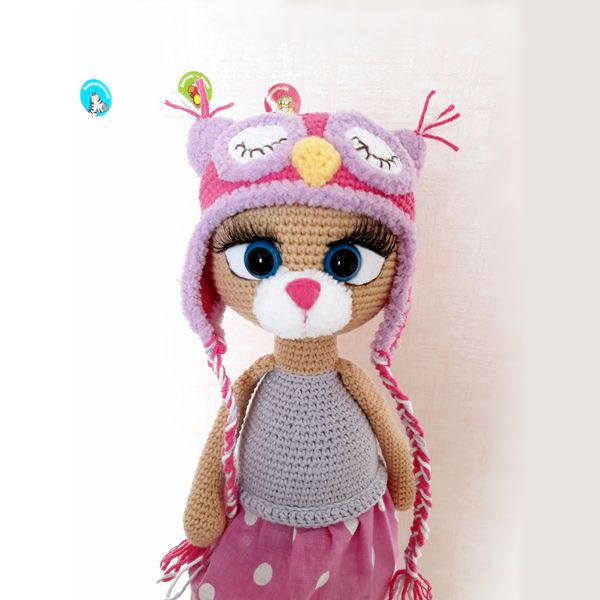 a pussycat soft toy in a hat