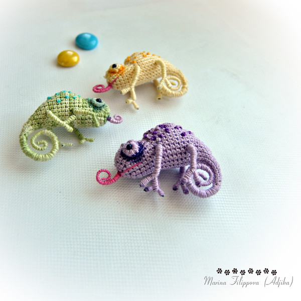 tiny chameleon brooch crochet pattern 6.JPG