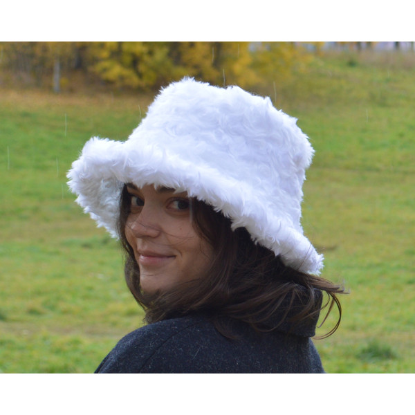 Faux fur bucket hat for women. Fluffy white hat. Luxury fashion furry hat.  Cute fuzzy bucket hats. Astrakhan bucket hat