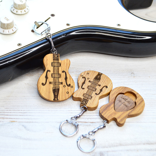keychain guitar with pick