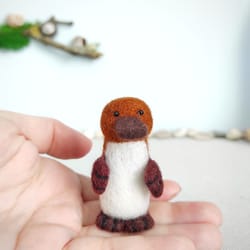 needle felted platypus toy/platypus ornament /collectible platypus toy
