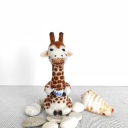 needle felted giraffe/giraffe collectible toy/needle felted animals