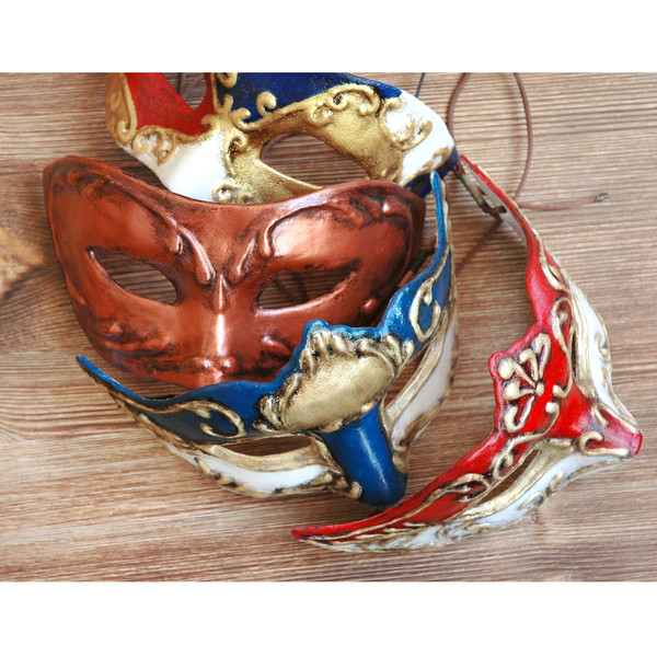 Red and color couple venetian masks3.jpg