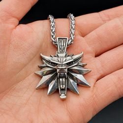 The Witcher Handcrafted Silver Necklace.The Witcher Pendant Geralt of Rivia Medallion White Wolf Charm Gwynbleidd Neckla