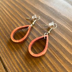 natural wooden earrings, light wooden earrings, earrings hand painted wooden painted, red wooden earrings, size 1,2"