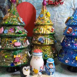 Christmas tree matryoshka of 5 dolls. height 23cm top doll.Free delivery.Christmas ornament