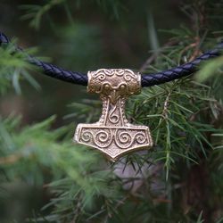 big Mjolnir Thor Hammer pendant. Viking scandinavian Replica jewelry. Pagan handcrafted mascot. Massive Man necklace.