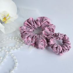 A set of two pieces scrunchies, small and large handmade elastic band from tricot