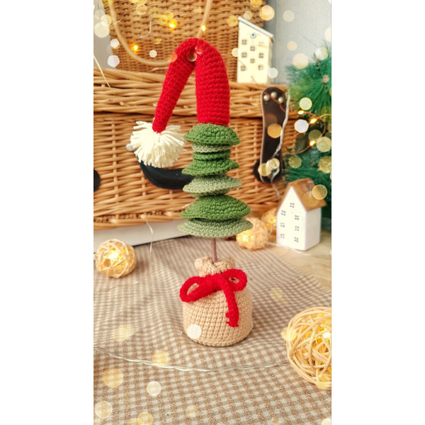 Christmas tree in cap amigurumi 4.jpg