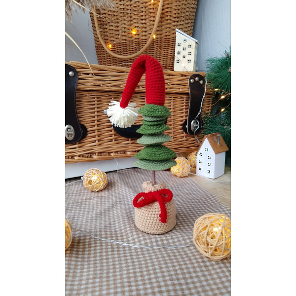 Christmas tree in cap amigurumi 6.jpg