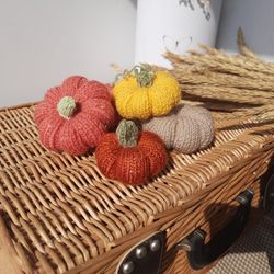 Knitting pumpkin pattern. Knitted vegetables tutorial. Halloween decor DIY