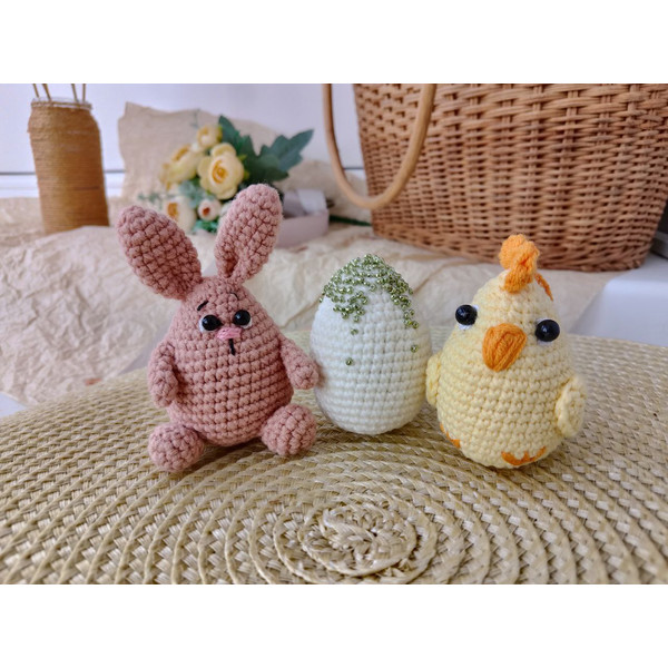 Amigurumi chiken, bunny and egg crochet pattern 7.jpg