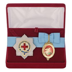 Badge and star of the Order of the Garter in a gift box, Great Britain. Dummies, copies